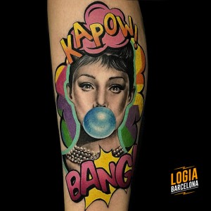tattoo_pierna_pop_art_chica_chicle_color_bruno_don_lopes_logia_barcelona (1) 